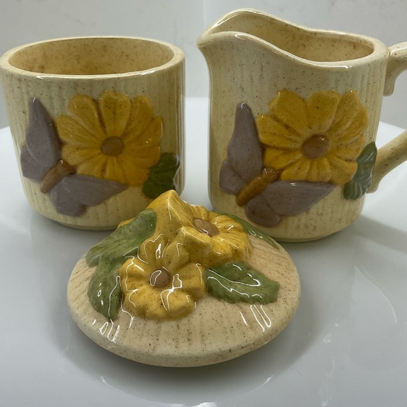 Vintage 70’s Flower/Butterfly Ceramic Sugar & Creamer Set - Picture 6 of 7